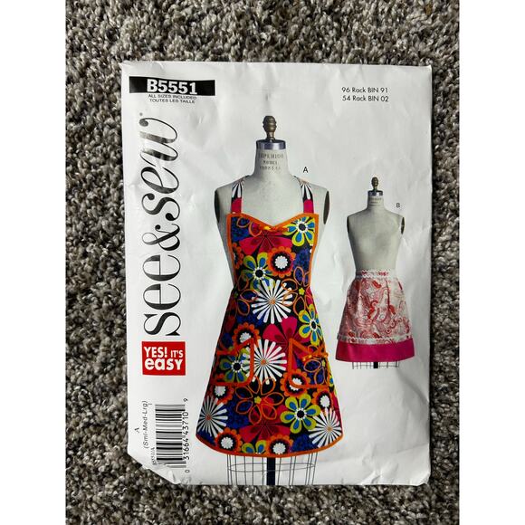 Unicorn fabric with sewing notions and patters - Picture 3 of 10